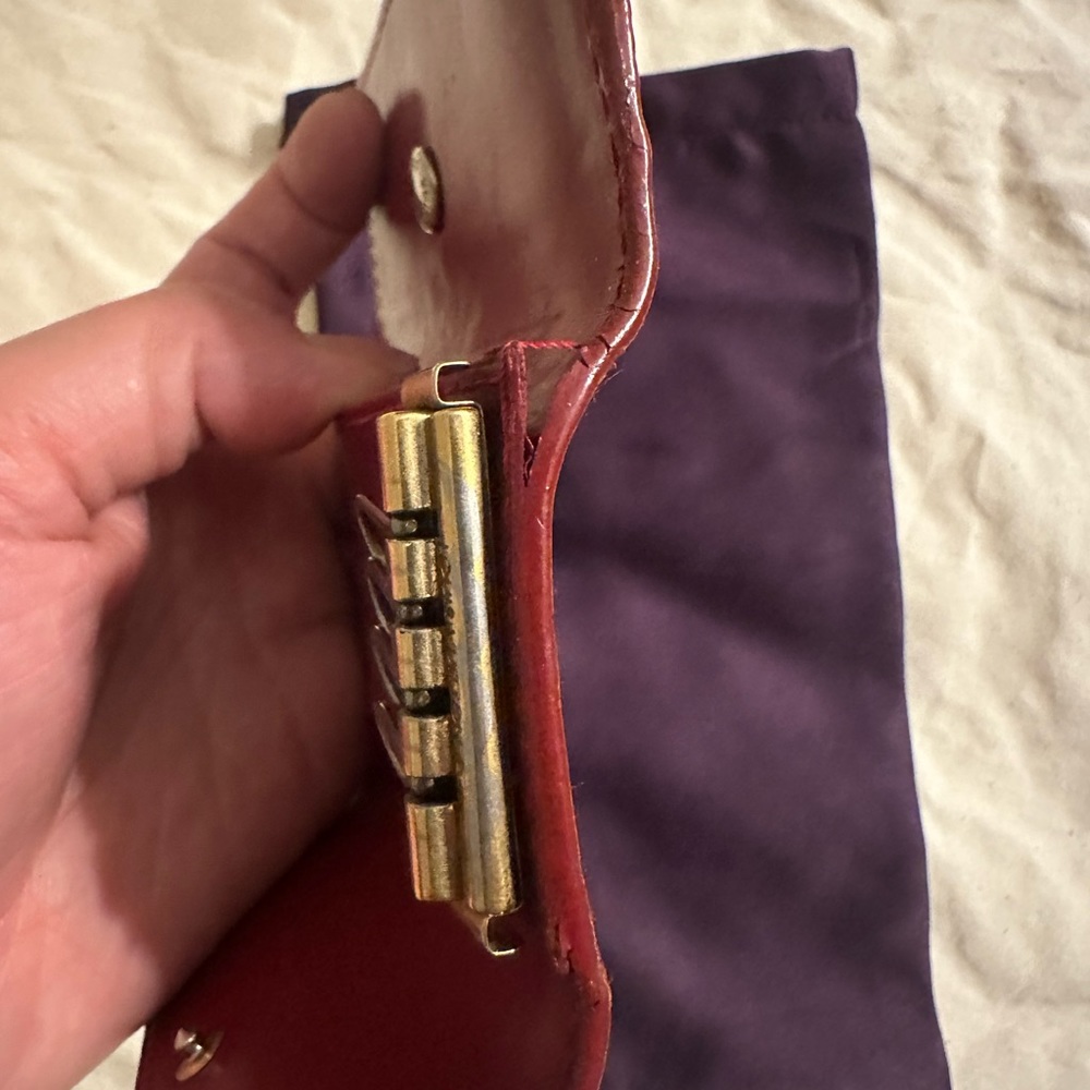Louis Vuitton Vernice Key Holders - Picture 6 of 6